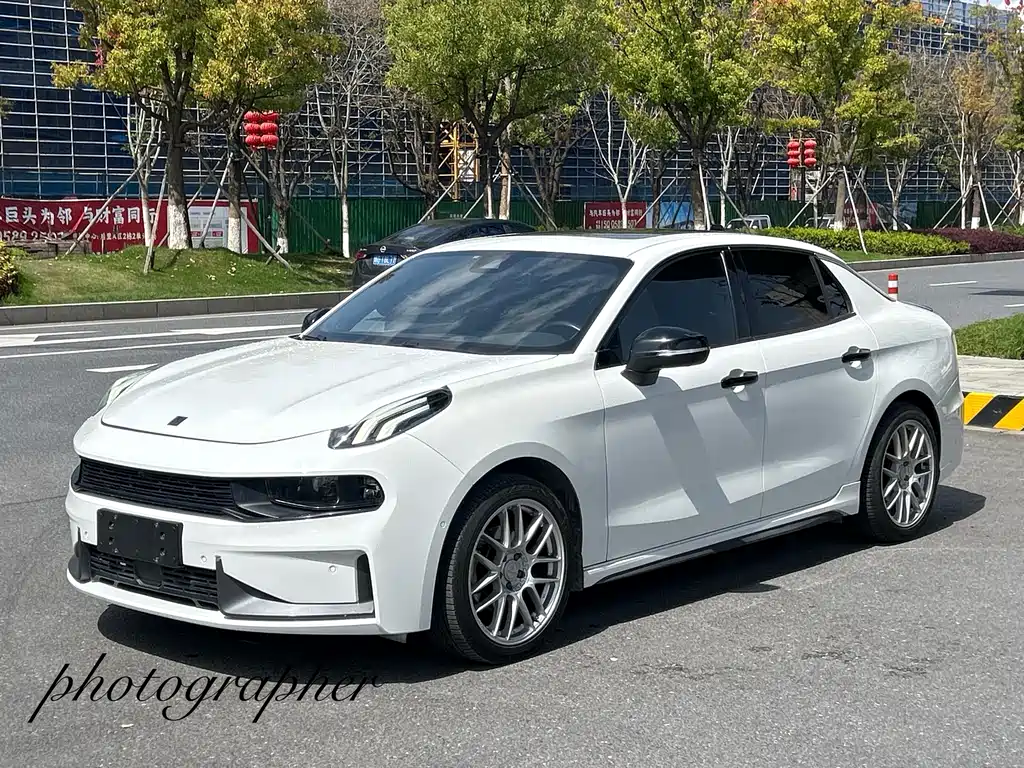 Купить Lynk & Co 03