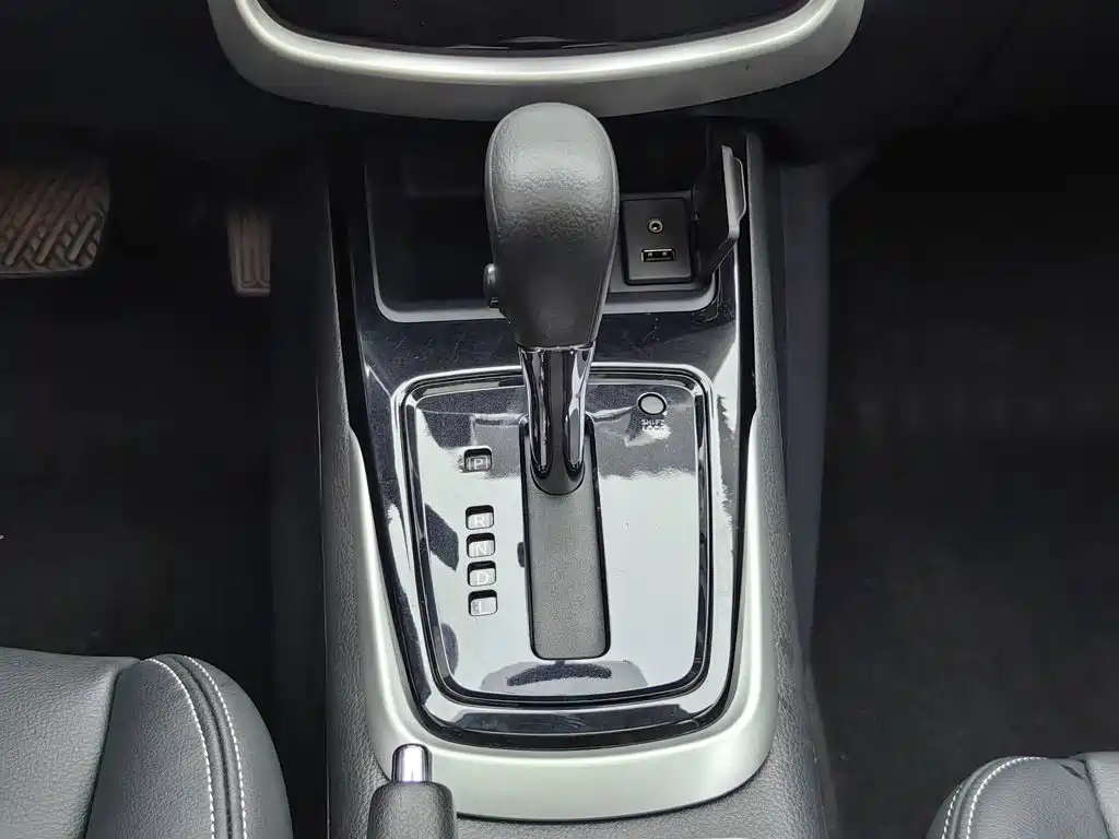 Nissan Tiida — миниатюра 13