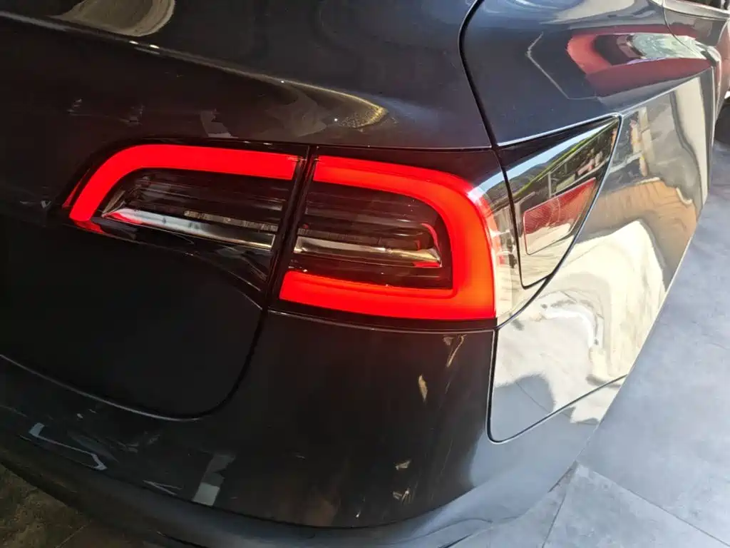 Tesla Model 3 — миниатюра 8