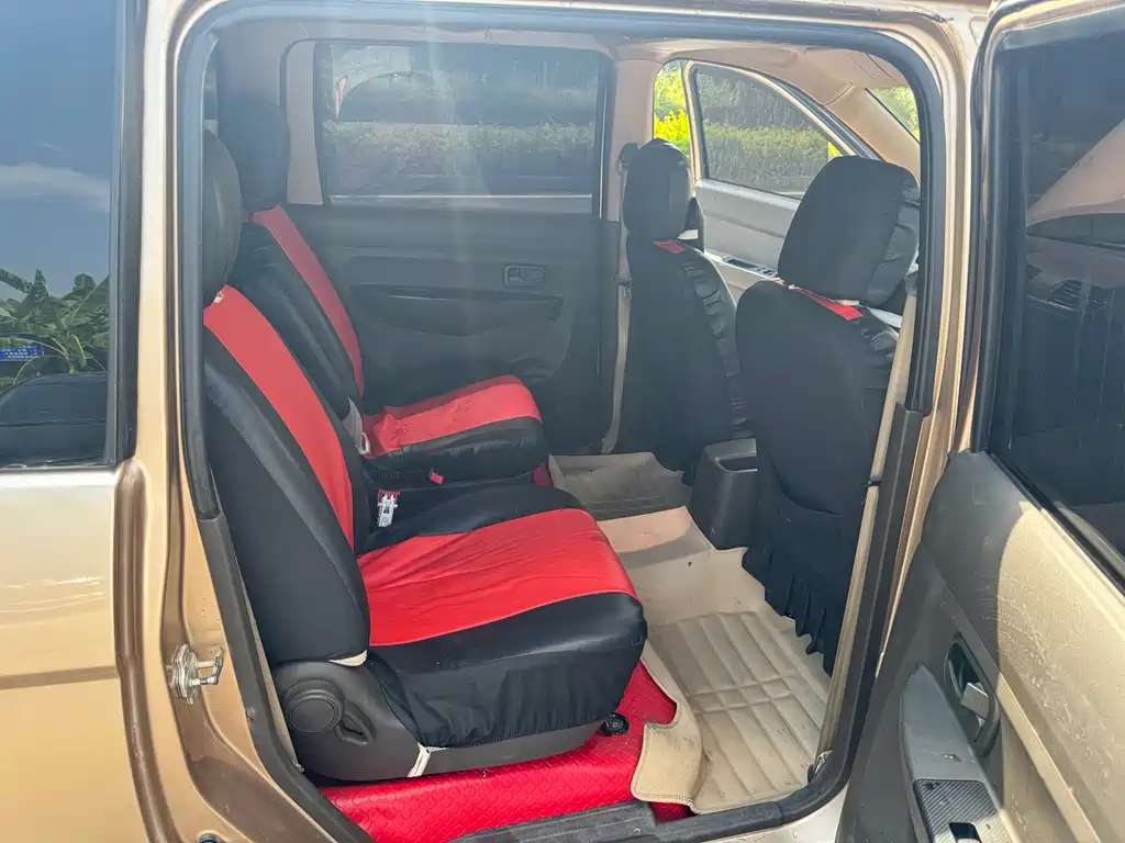 Wuling Hongguang — миниатюра 13