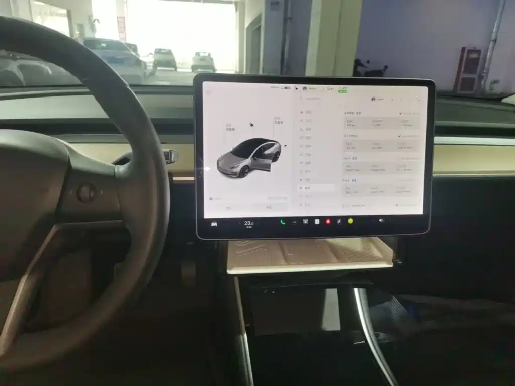 Tesla Model 3 — миниатюра 13