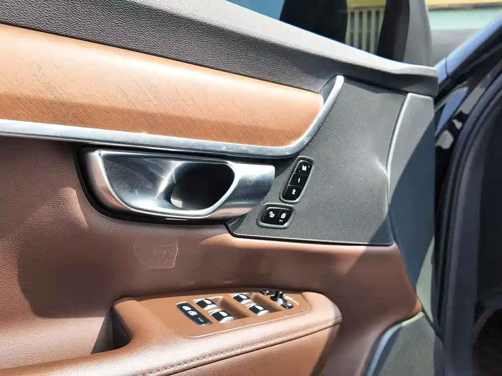 Volvo S90 PHEV — миниатюра 6