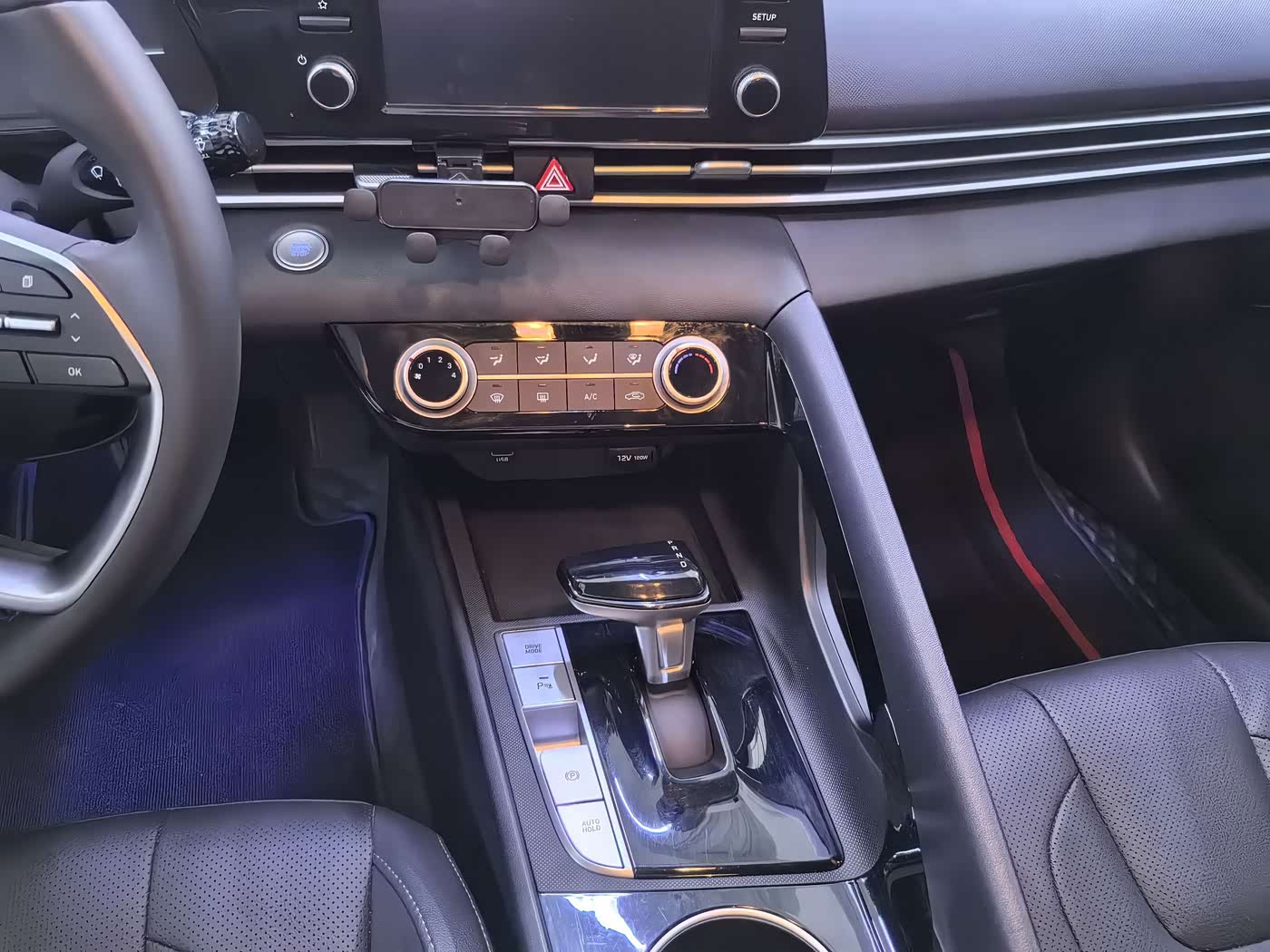 Hyundai Elantra 1.5 л 2023 г. Голубой, пробег 30000 км