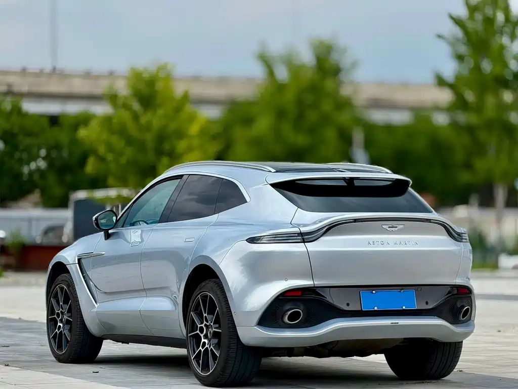 Aston Martin DBX 2020 4.0T V8