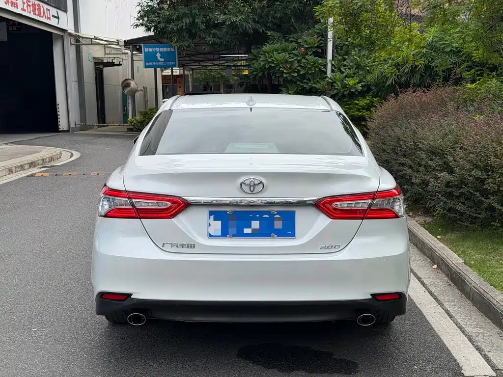 Toyota Camry — миниатюра 5