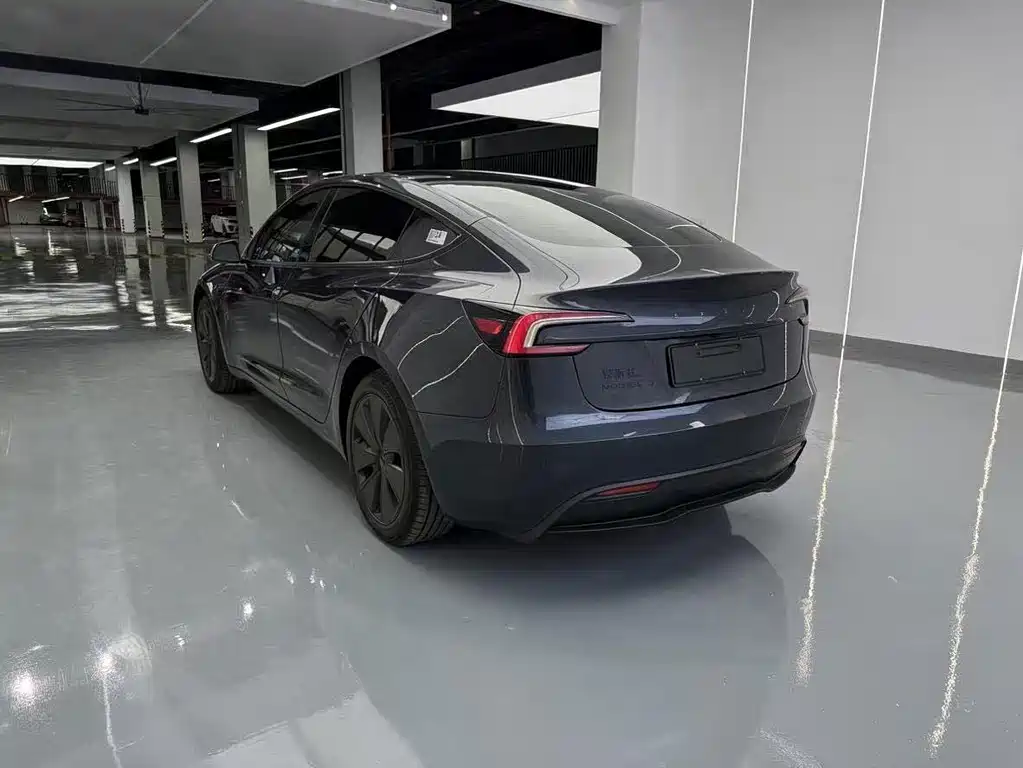 Tesla Model 3 — миниатюра 15