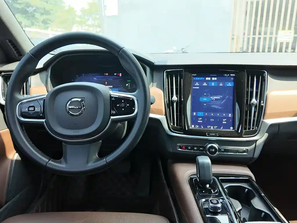 Volvo S90 PHEV — миниатюра 10