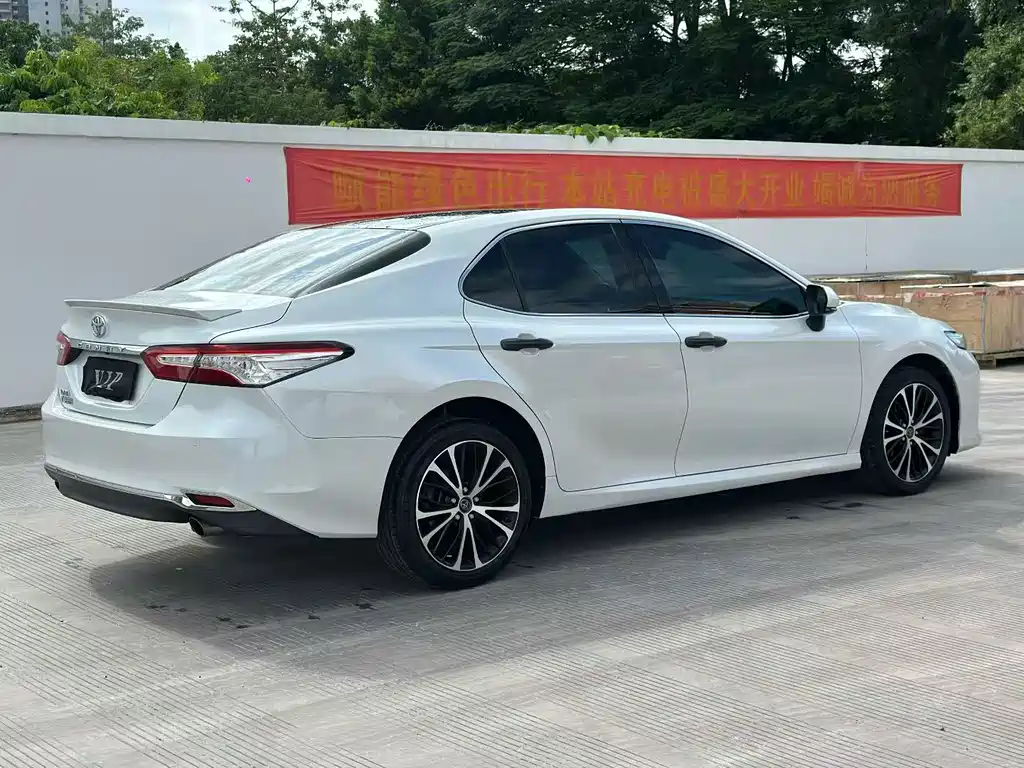 Toyota Camry — миниатюра 5