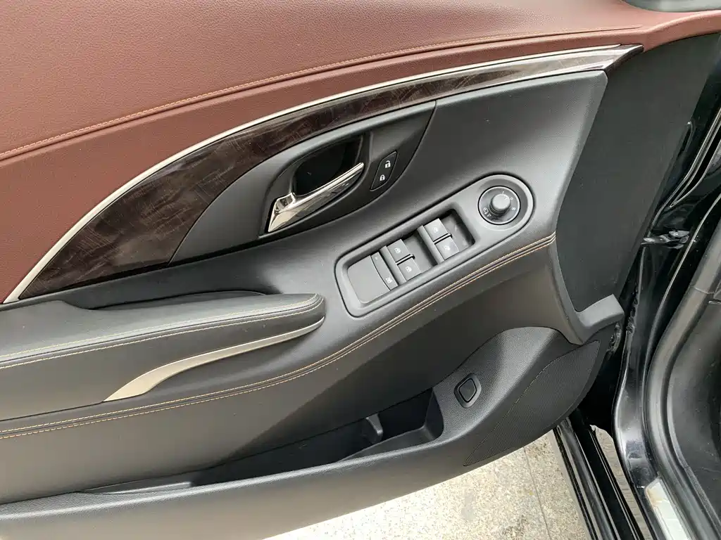 Buick LaCrosse — миниатюра 10