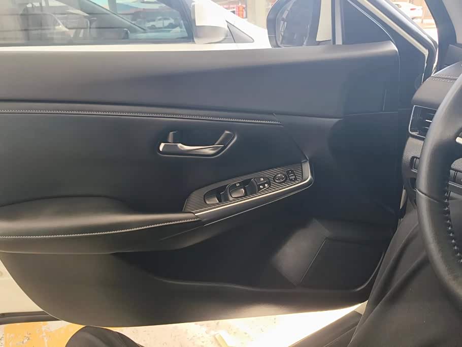 Nissan Sylphy 1.6 л 2021 г. Белый, пробег 32700 км
