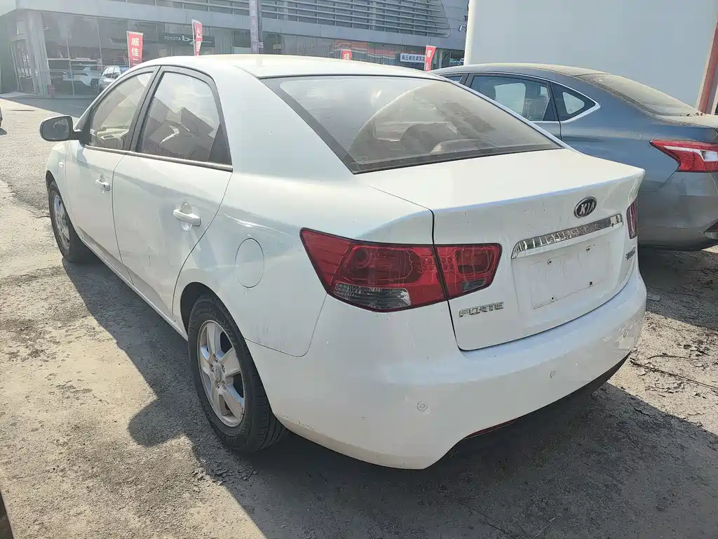Kia Forte 2012 1.6L MT GLS