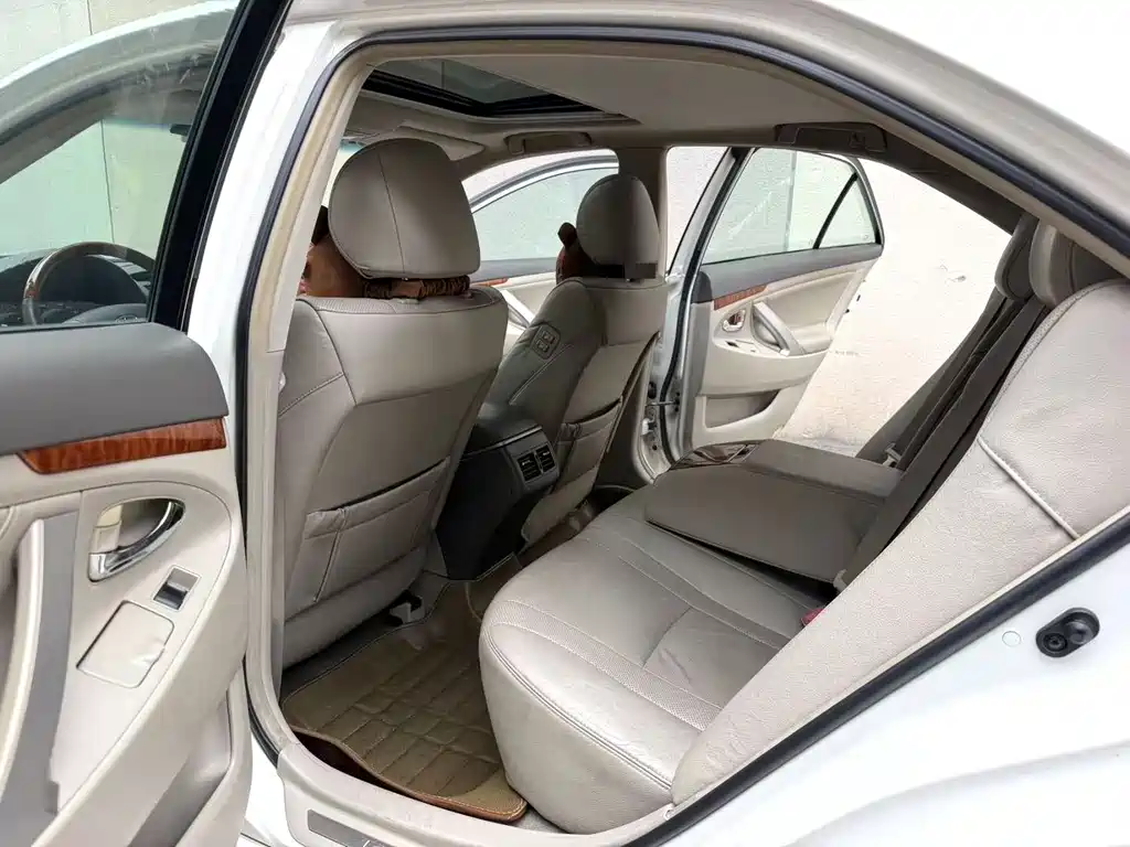Toyota Camry — миниатюра 6