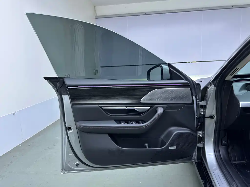 XPeng P7 — миниатюра 11
