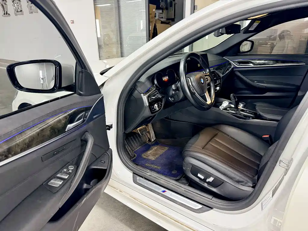 BMW 5 Series — миниатюра 7