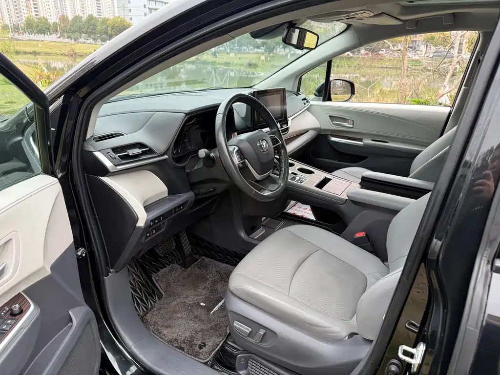 Toyota Sienna 2021 2.5L Luxury