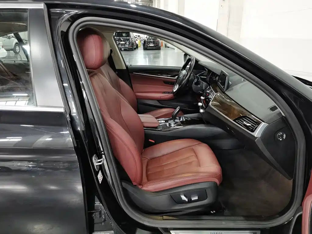 BMW 5 Series — миниатюра 23