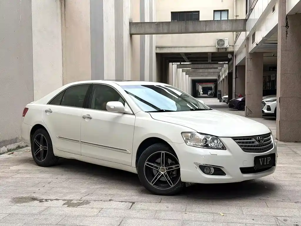 Toyota Camry — миниатюра 3