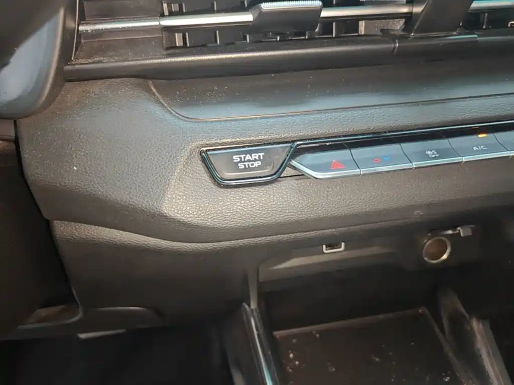 Geely Vision X3 — миниатюра 9