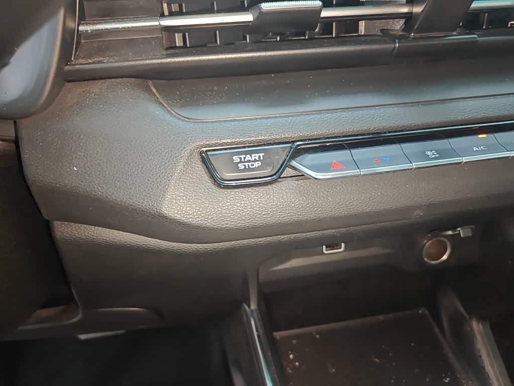 Geely Vision X3 1.5 л 2021 г. Белый, пробег 23400 км