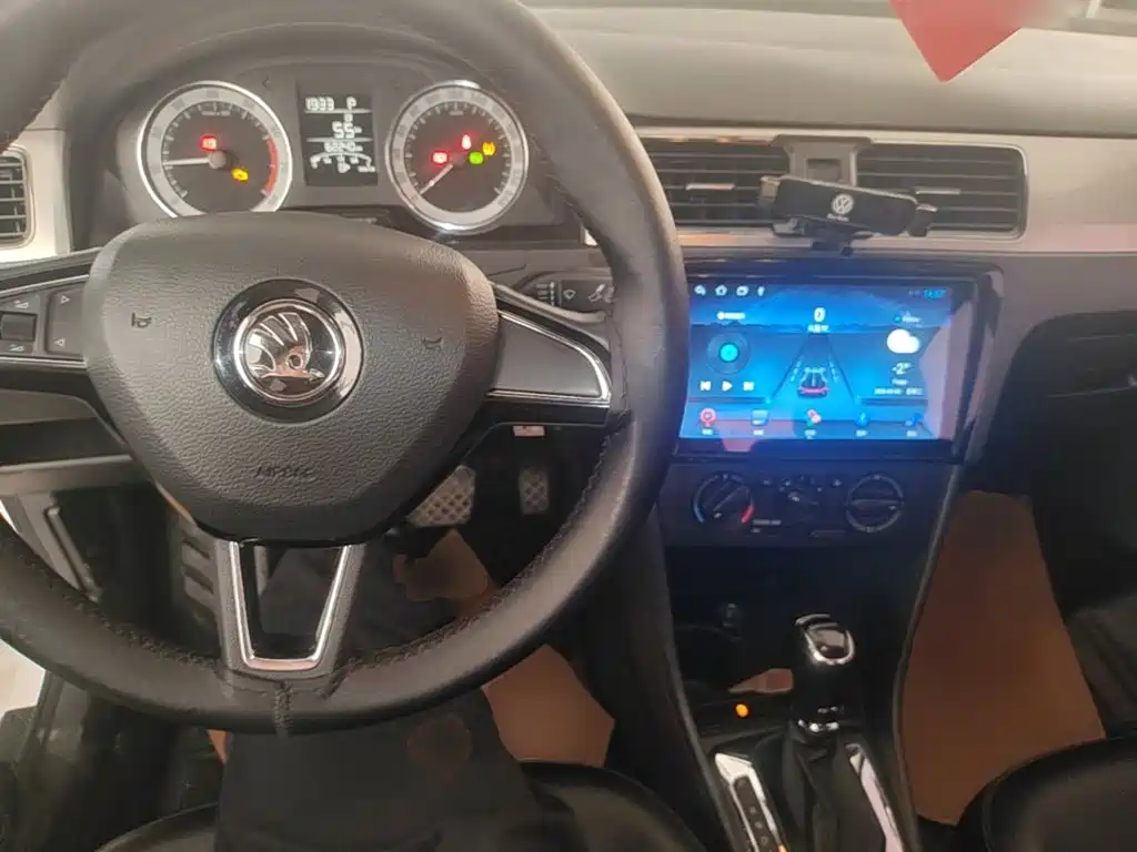 Skoda Rapid — миниатюра 10
