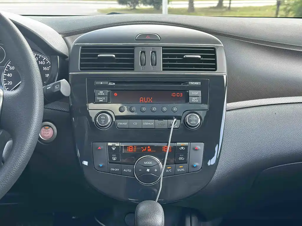 Nissan Tiida — миниатюра 8
