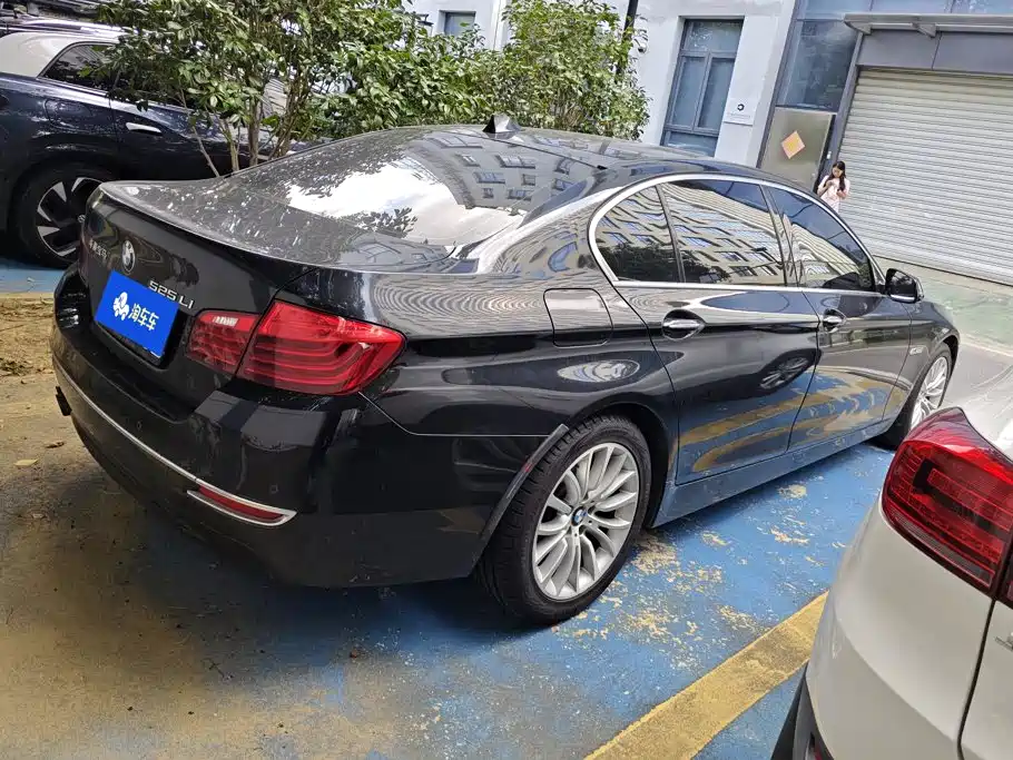 BMW 5 Series — миниатюра 3