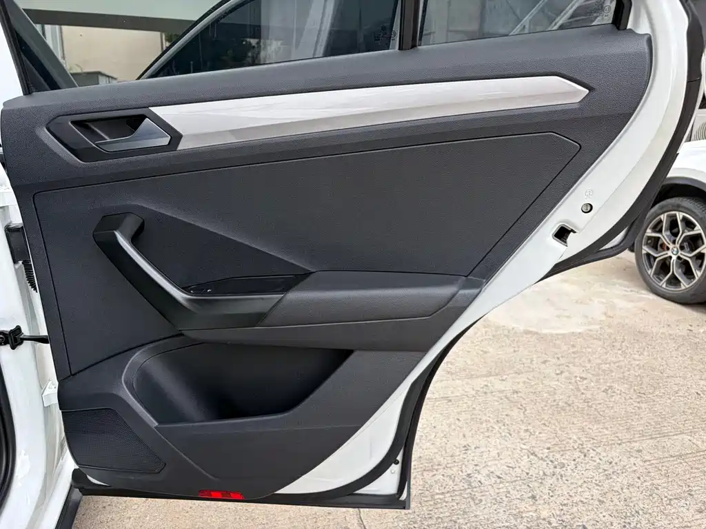 Volkswagen T-Roc — миниатюра 17