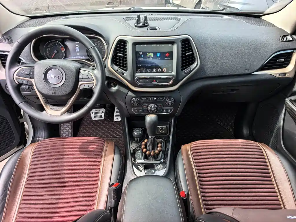 Jeep Cherokee — миниатюра 9