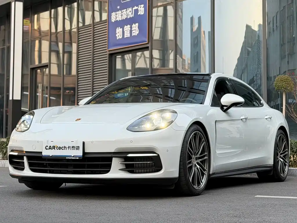 PORSCHE PANAMERA