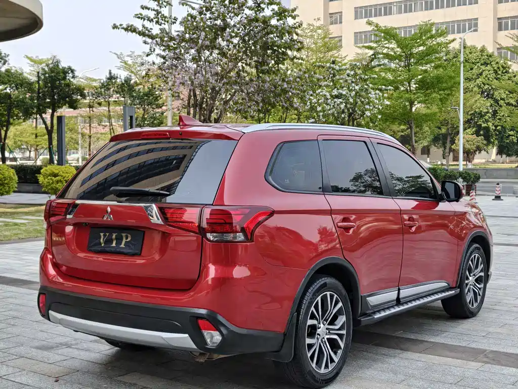 MITSUBISHI OUTLANDER