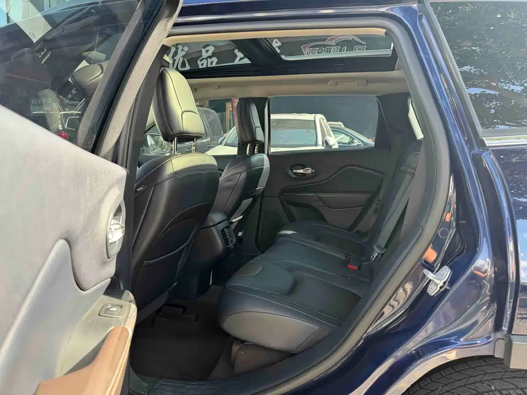 Jeep Cherokee 2.4L Professional Edition, фото 12