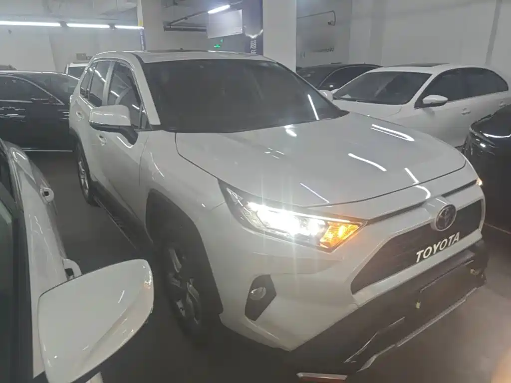 Toyota RAV4 — миниатюра 4