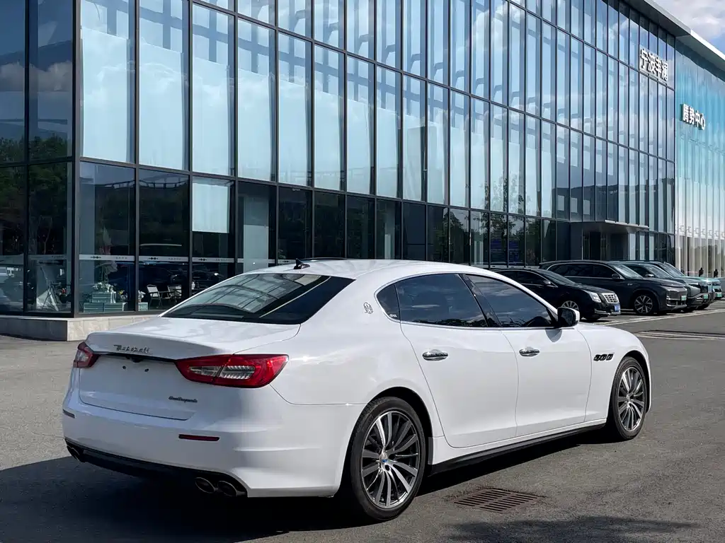 Maserati Quattroporte — миниатюра 13