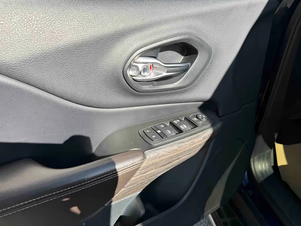 Jeep Cherokee 2.4L Professional Edition, фото 10
