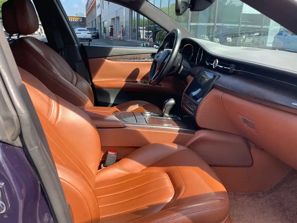Maserati Quattroporte — миниатюра 11