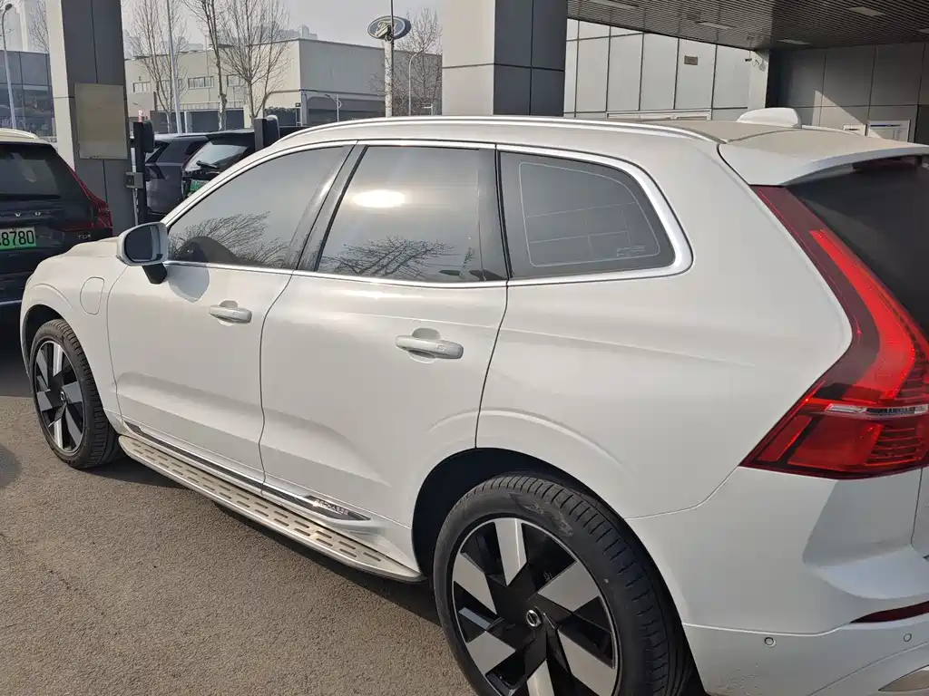 Volvo XC60 2024 T8 Luxury
