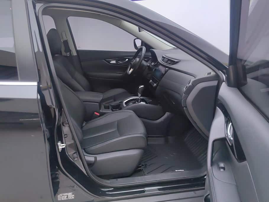 Nissan X-Trail 2.0 л 2021 г. Чёрный, пробег 22799 км