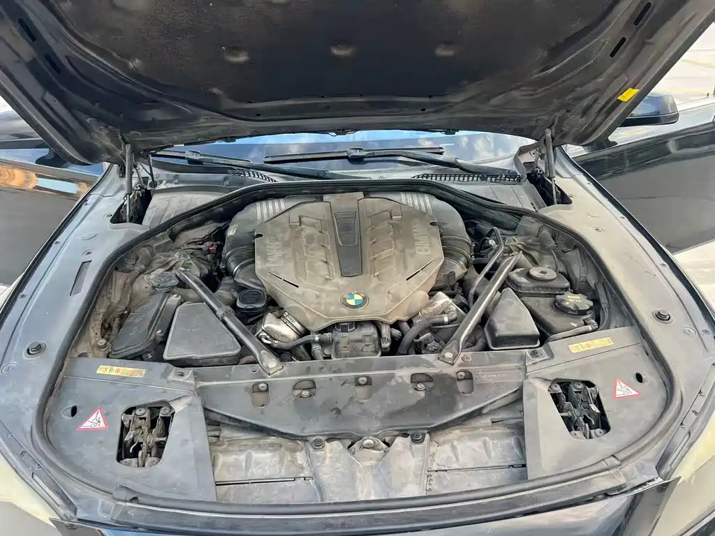 BMW 7 Series — миниатюра 14