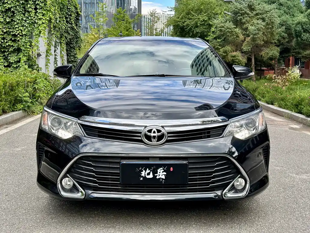 Toyota Camry — миниатюра 3