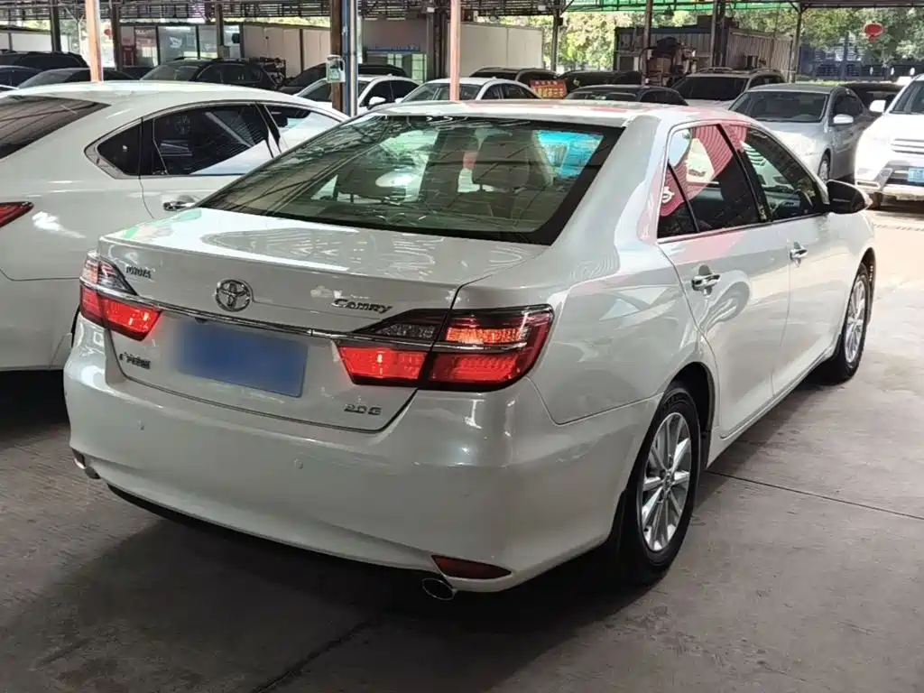 Toyota Camry — миниатюра 7