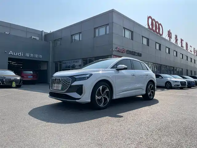 AUDI Q4 E TRON 2024