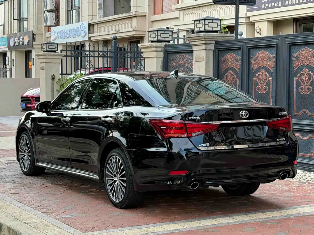 Toyota Crown — миниатюра 7
