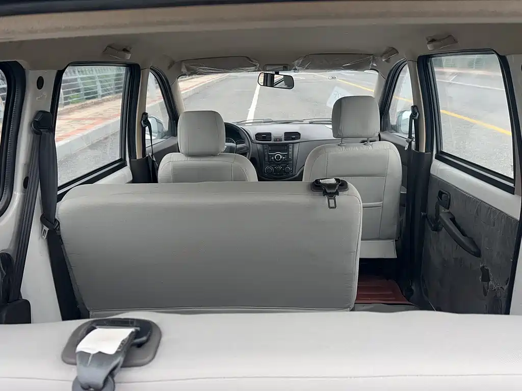 Wuling Hongguang — миниатюра 18