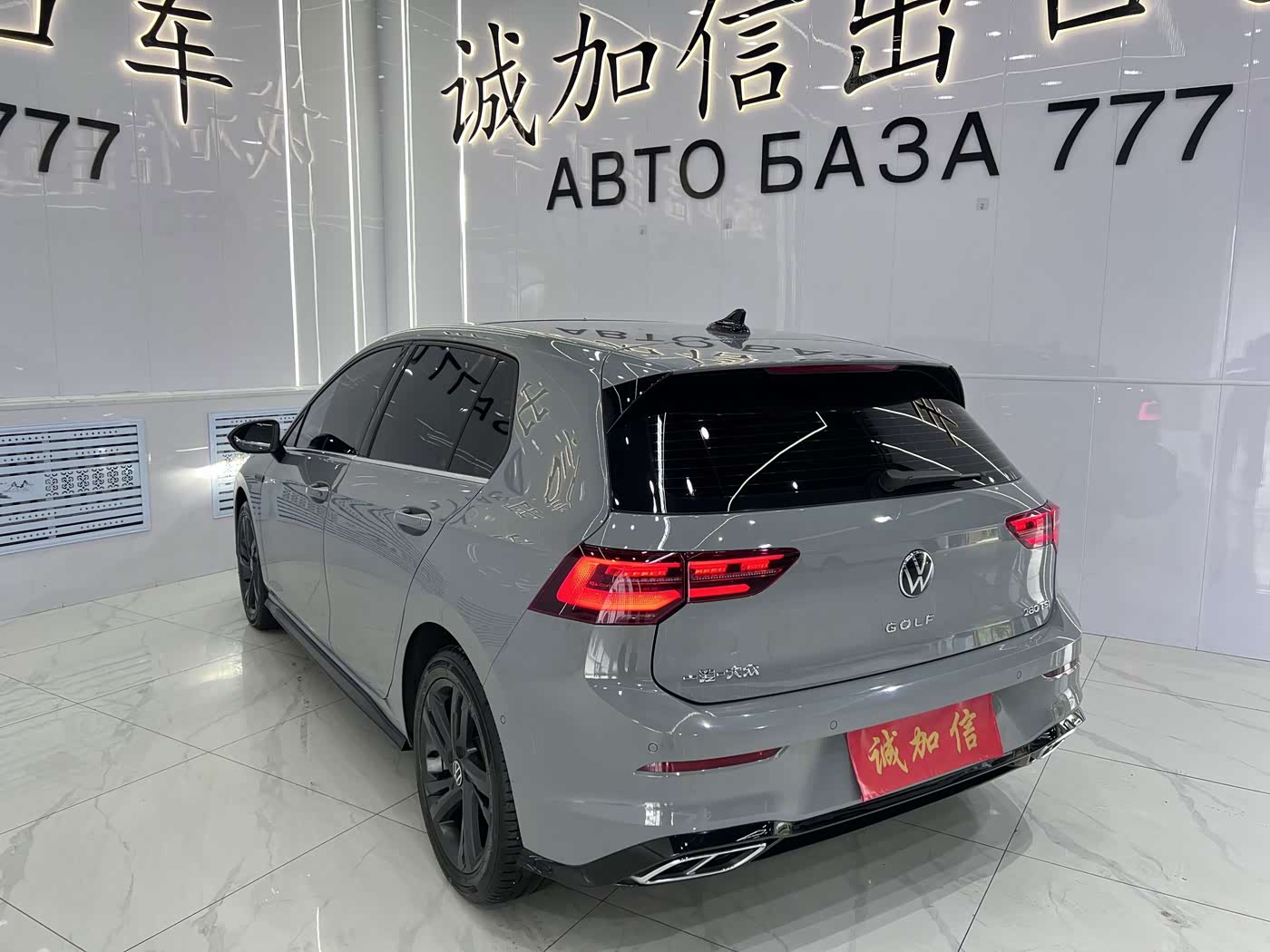 Volkswagen Golf 1.4 л 2023 г. Серебристо-серый, пробег 24000 км