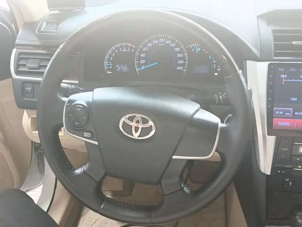 Toyota Camry — миниатюра 11