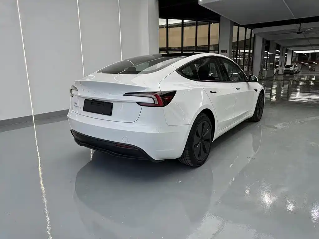Tesla Model 3 — миниатюра 14