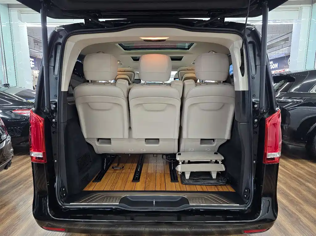 Mercedes-Benz V-Class — миниатюра 18