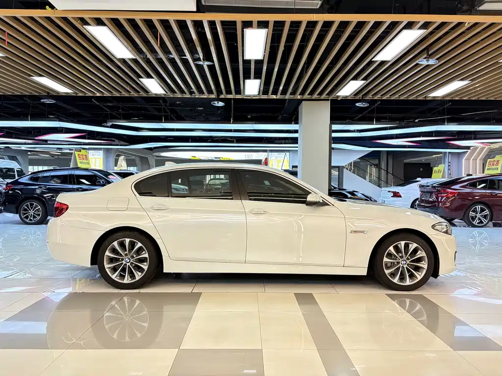 BMW 5 Series — миниатюра 6