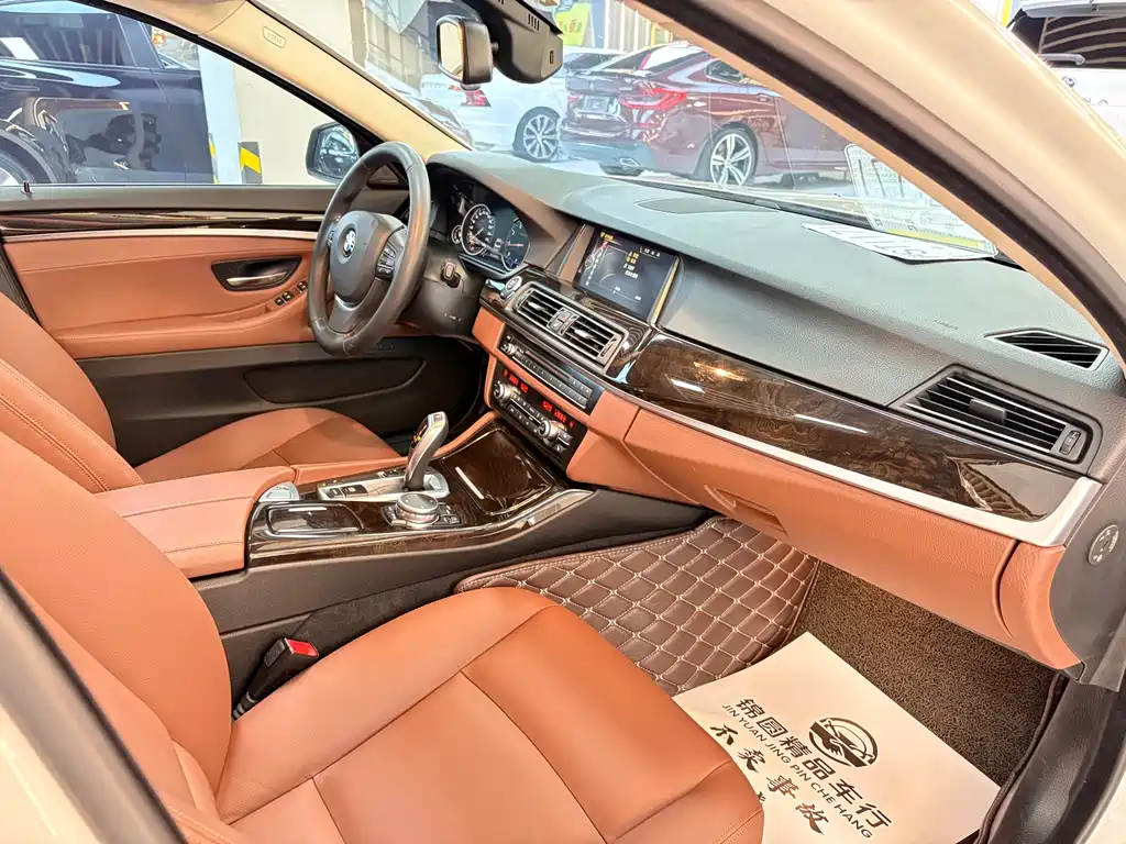 BMW 5 Series — миниатюра 20