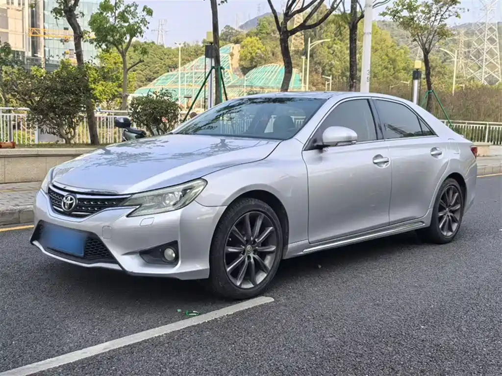 Toyota Reiz 2014